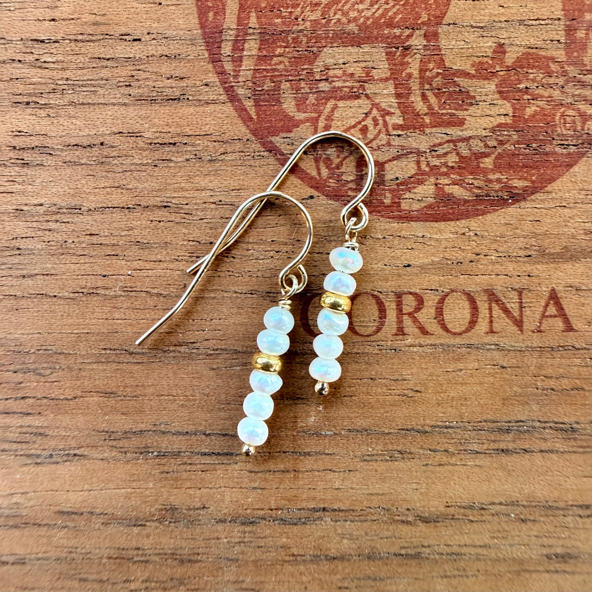 Mini piles de pierres précieuses avec de l'argent
