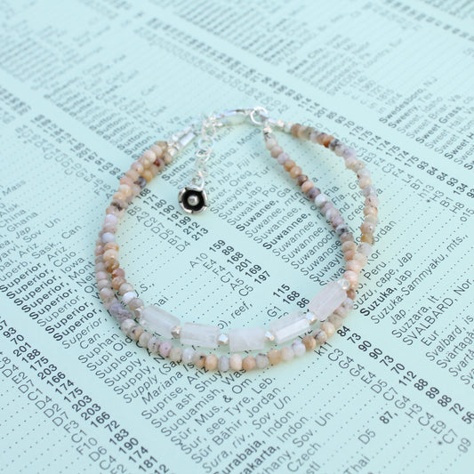 Pulsera de doble hilera de ópalo rosa y cuarzo