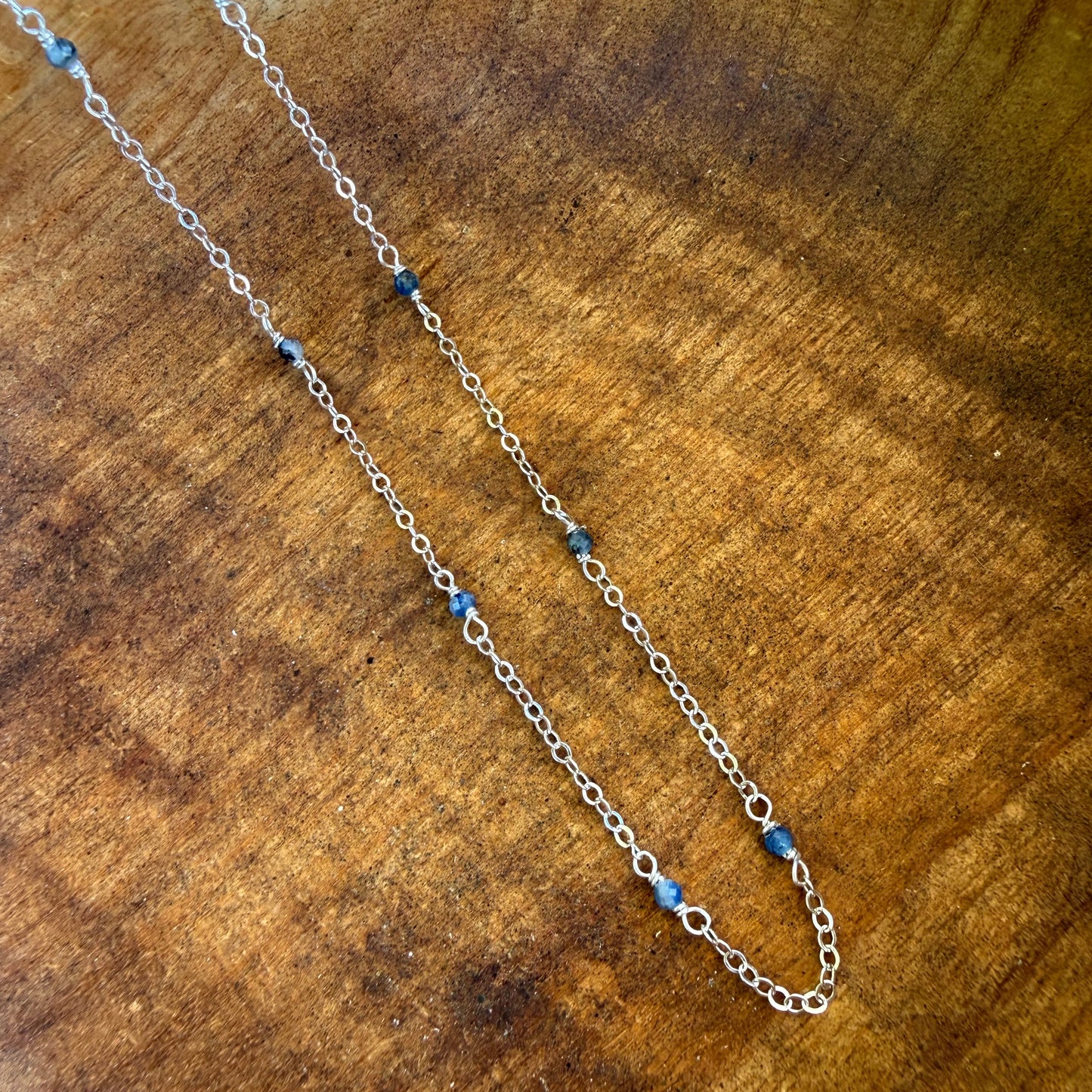 Collar de estación de pirita de hierro