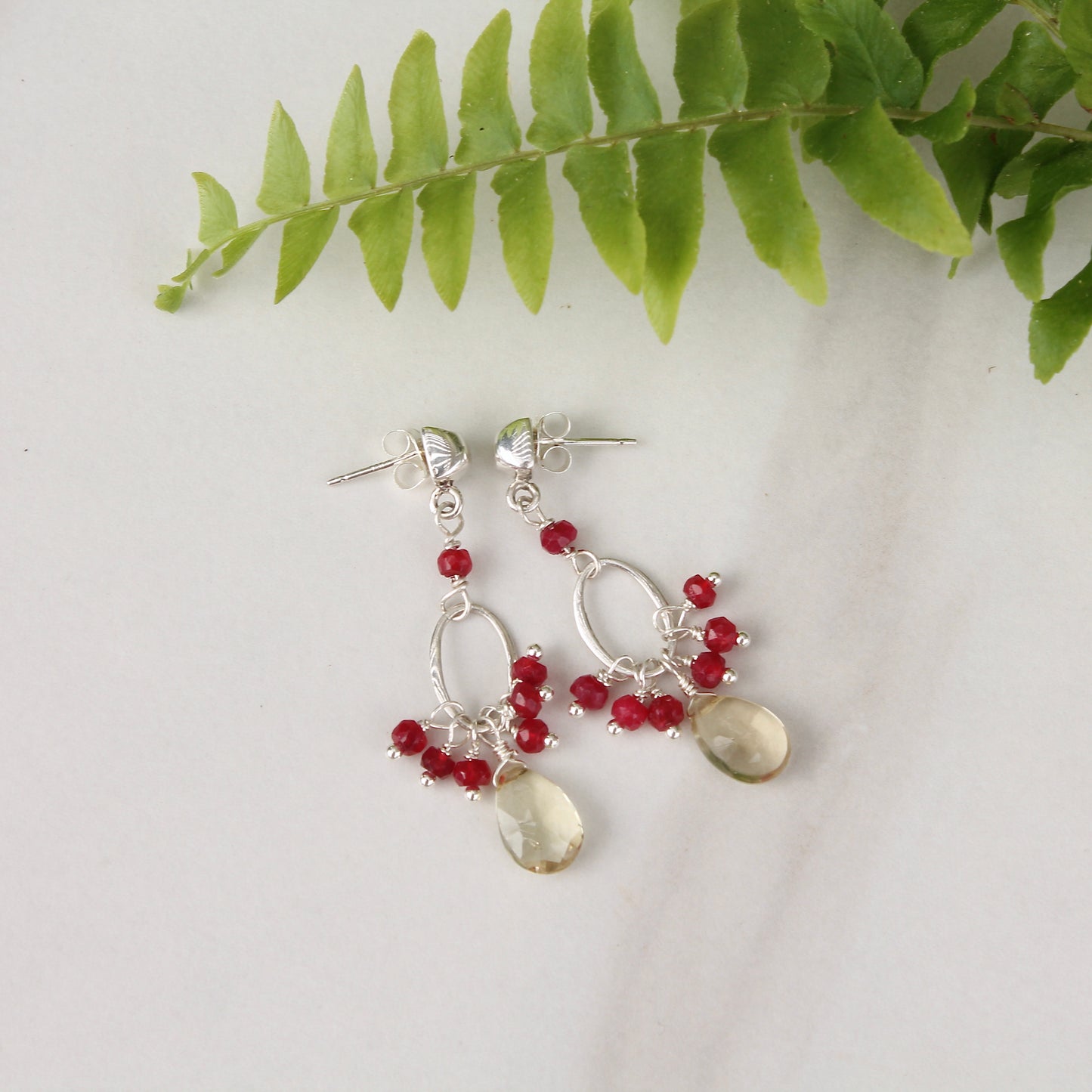 Quartz citron et pendentifs rubis