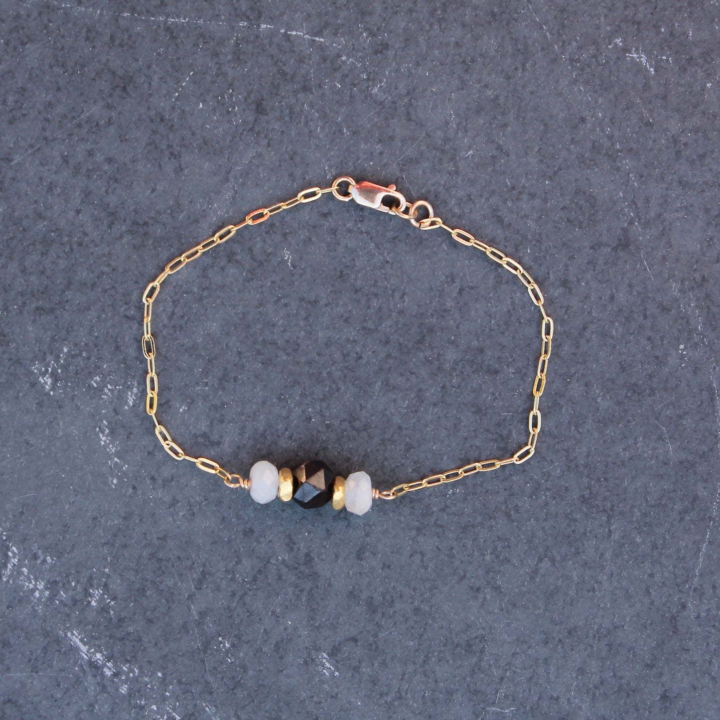 Bracelet rempli d’or grenat rouge et pierre de lune